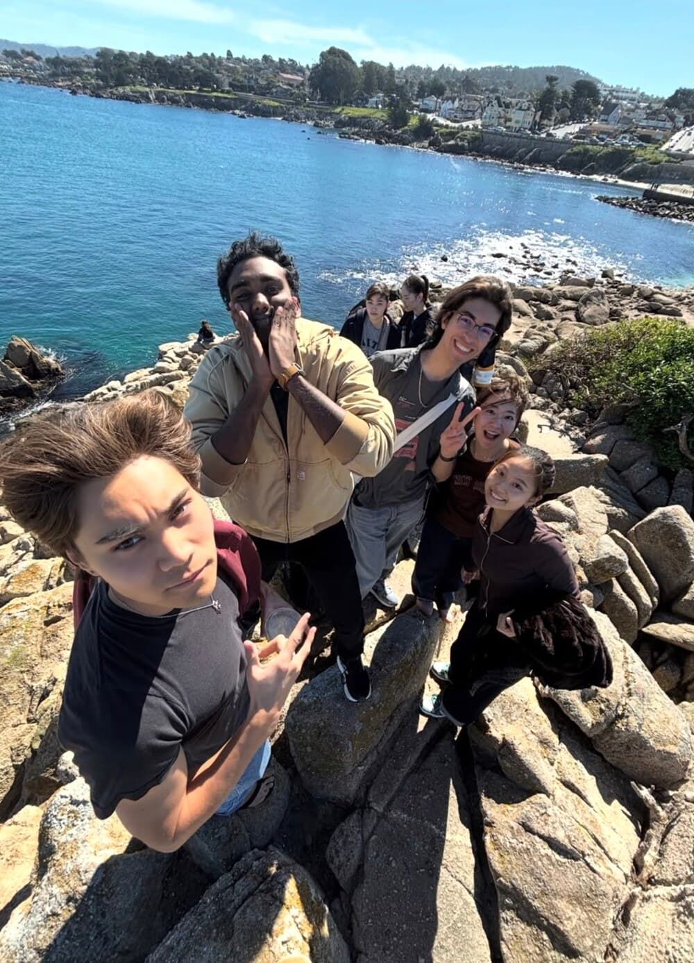 モントレー沿岸での集合写真